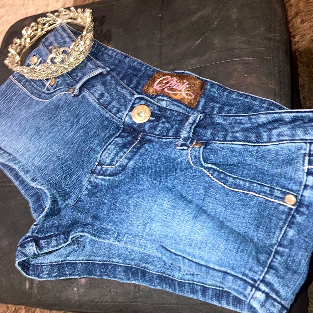 Size 3, low wasted; brand —Pink! Beautiful pair of shorts